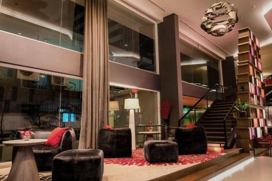 Park Plaza Soi 18 lobby