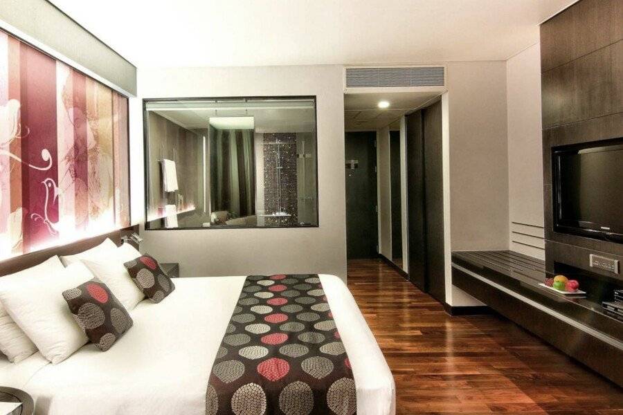 Park Plaza Soi 18 hotel bedroom