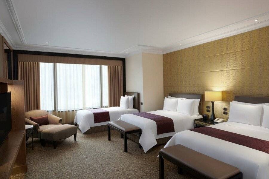 Sheraton Grande Sukhumvit hotel bedroom