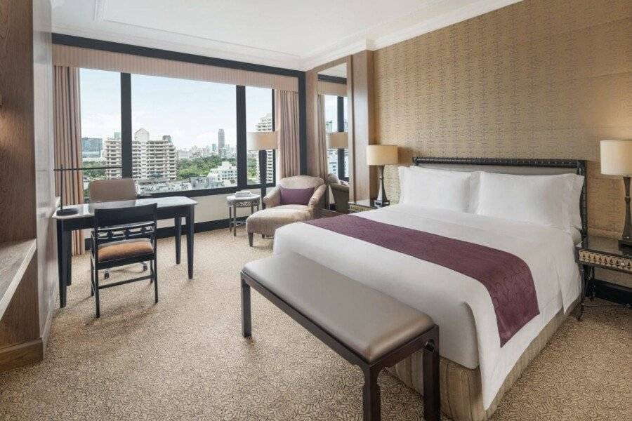 Sheraton Grande Sukhumvit hotel bedroom,ocean view