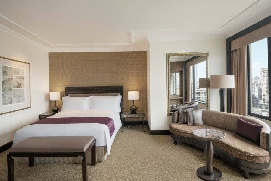 Sheraton Grande Sukhumvit hotel bedroom