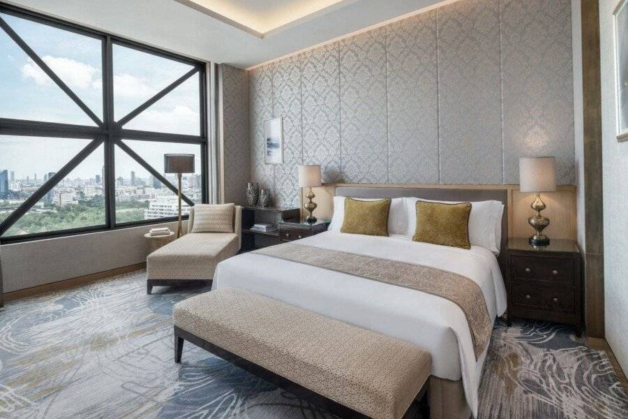 Sheraton Grande Sukhumvit hotel bedroom,ocean view