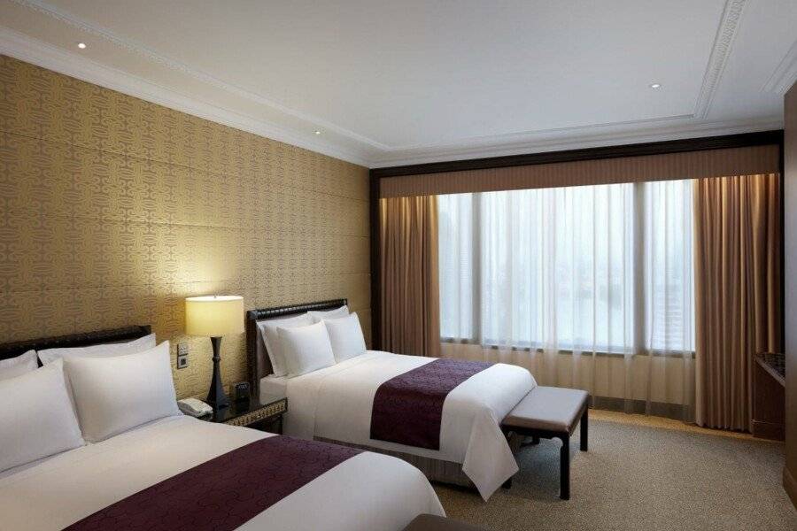 Sheraton Grande Sukhumvit hotel bedroom