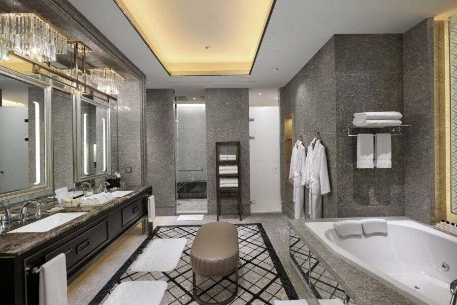 Sheraton Grande Sukhumvit bathtub,spa