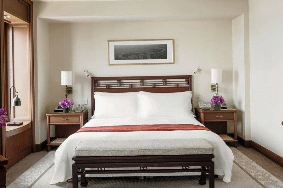 The Peninsula hotel bedroom