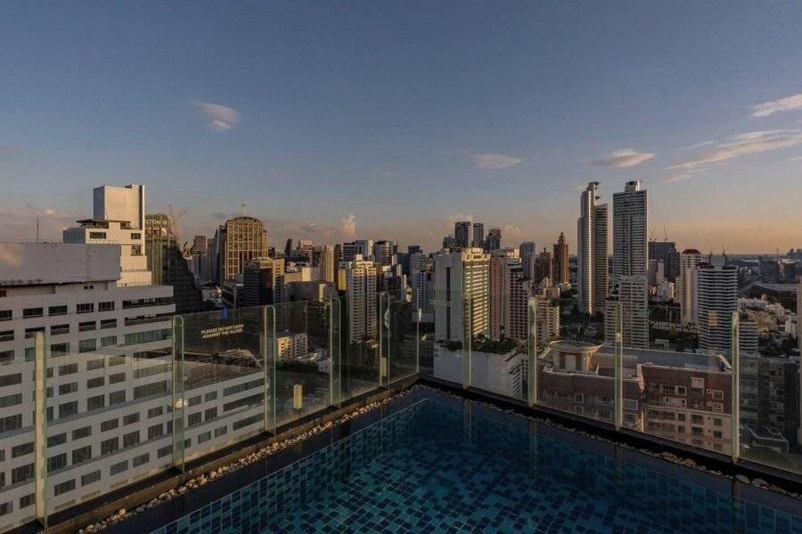 The Continent Hotel Sukhumvit  rooftop pool,ocean view