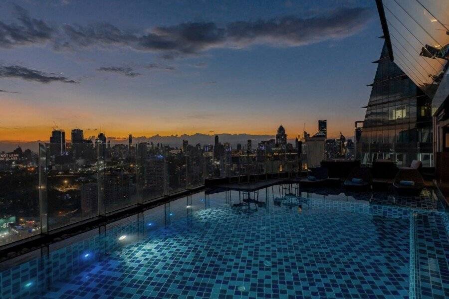 The Continent Hotel Sukhumvit  rooftop pool,ocean view