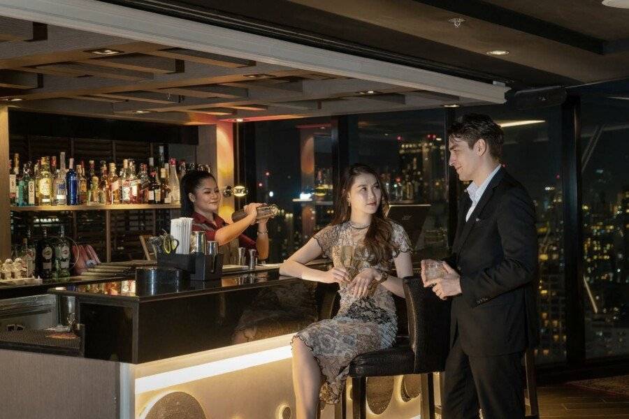 The Continent Hotel Sukhumvit  bar,