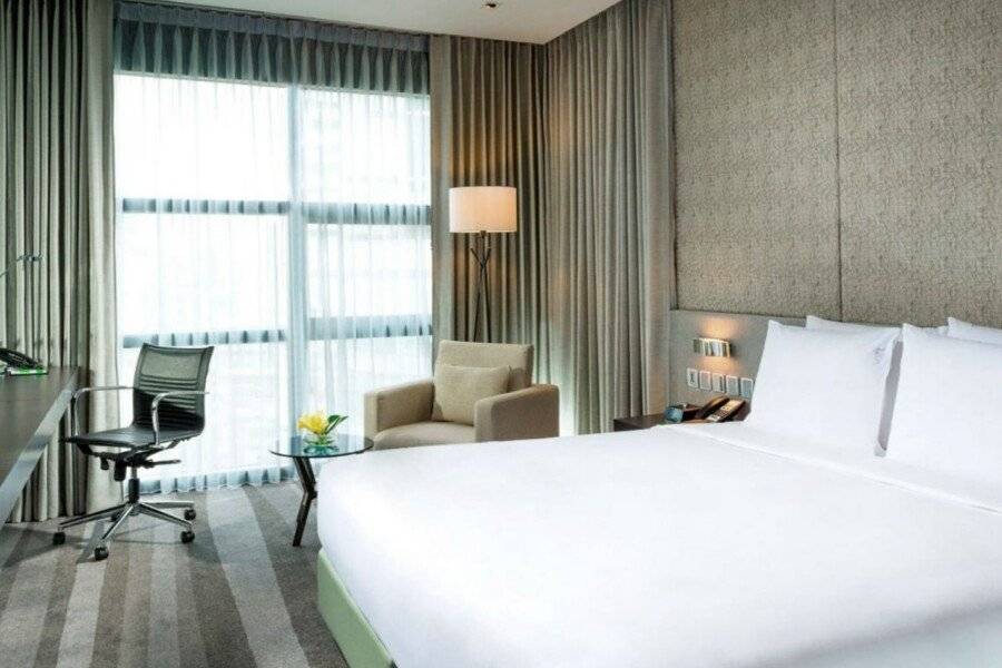 Holiday Inn Sukhumvit, an IHG Hotel hotel bedroom