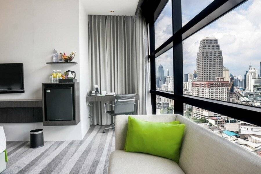 Holiday Inn Sukhumvit, an IHG Hotel hotel bedroom,ocean view