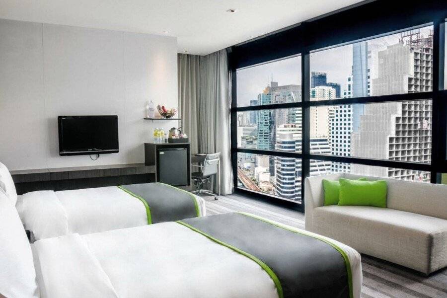 Holiday Inn Sukhumvit, an IHG Hotel hotel bedroom