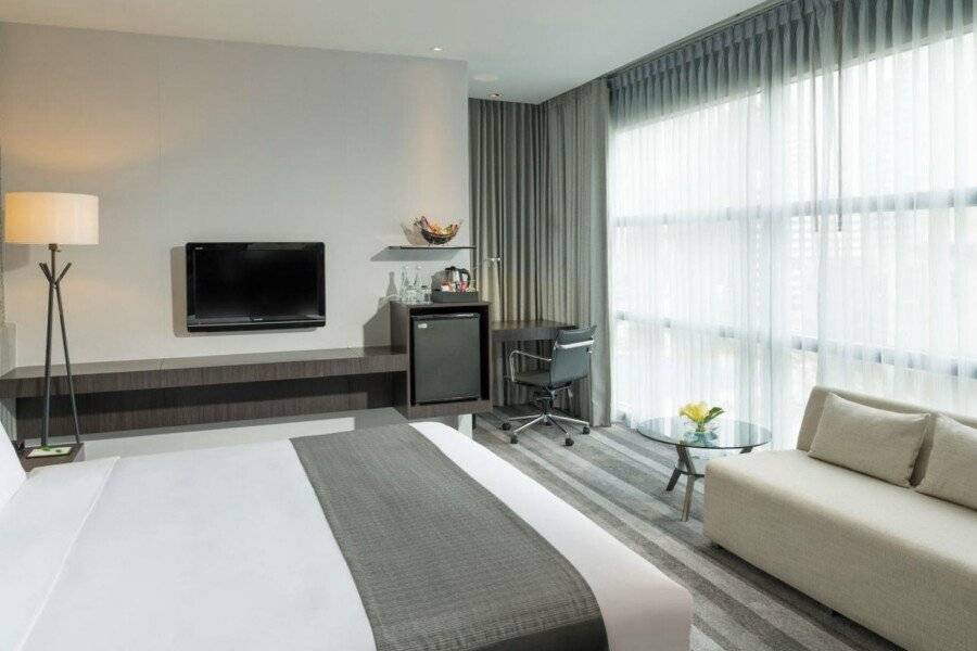 Holiday Inn Sukhumvit, an IHG Hotel hotel bedroom