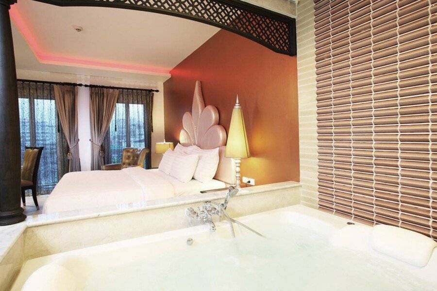 Chillax Resort hotel bedroom,jacuzzi