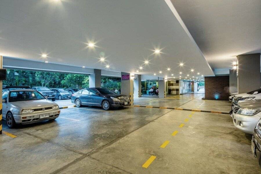 Livotel Hotel Kaset Nawamin parking