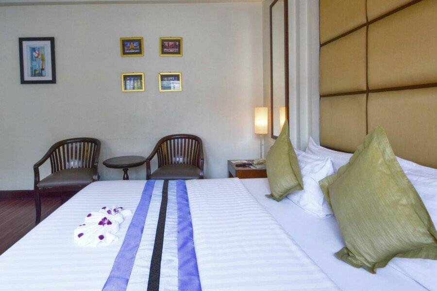 Grand Business Inn hotel bedroom
