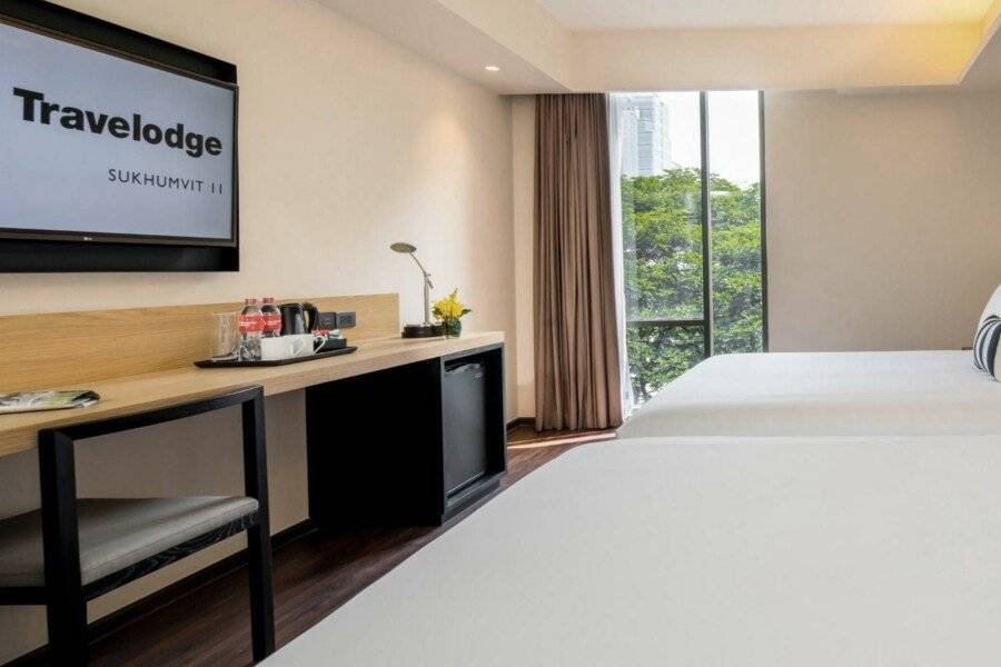 Travelodge Sukhumvit 11 hotel bedroom