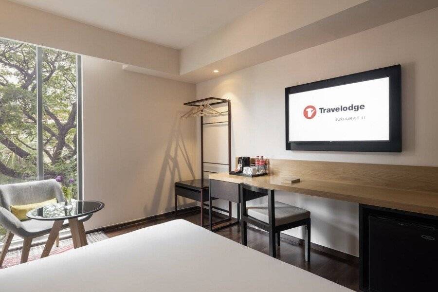 Travelodge Sukhumvit 11 hotel bedroom