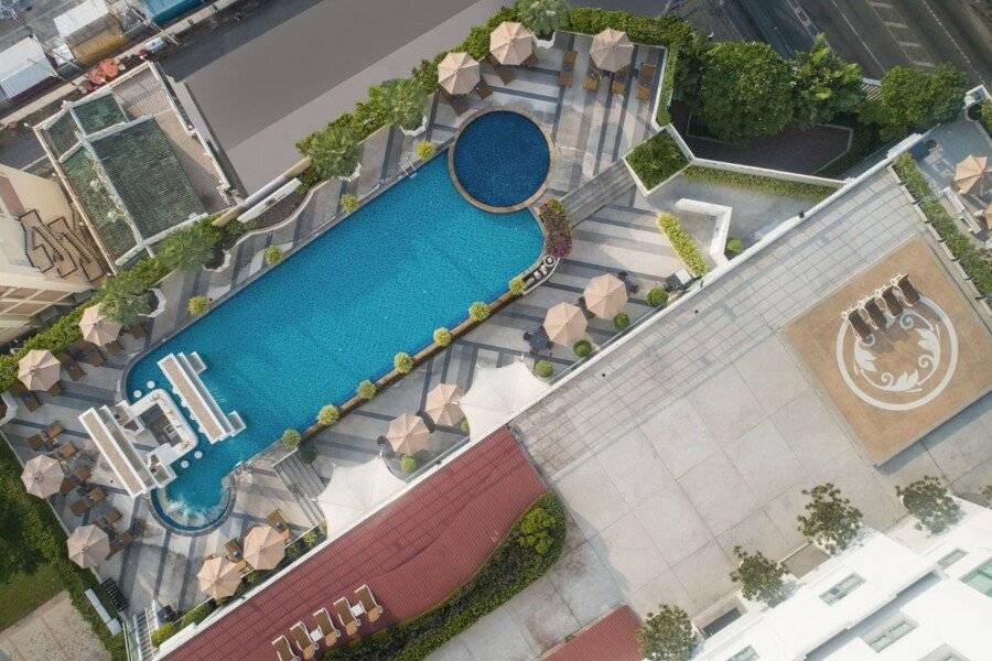 The Berkeley Hotel Pratunam - SHA Extra Plus outdoor pool