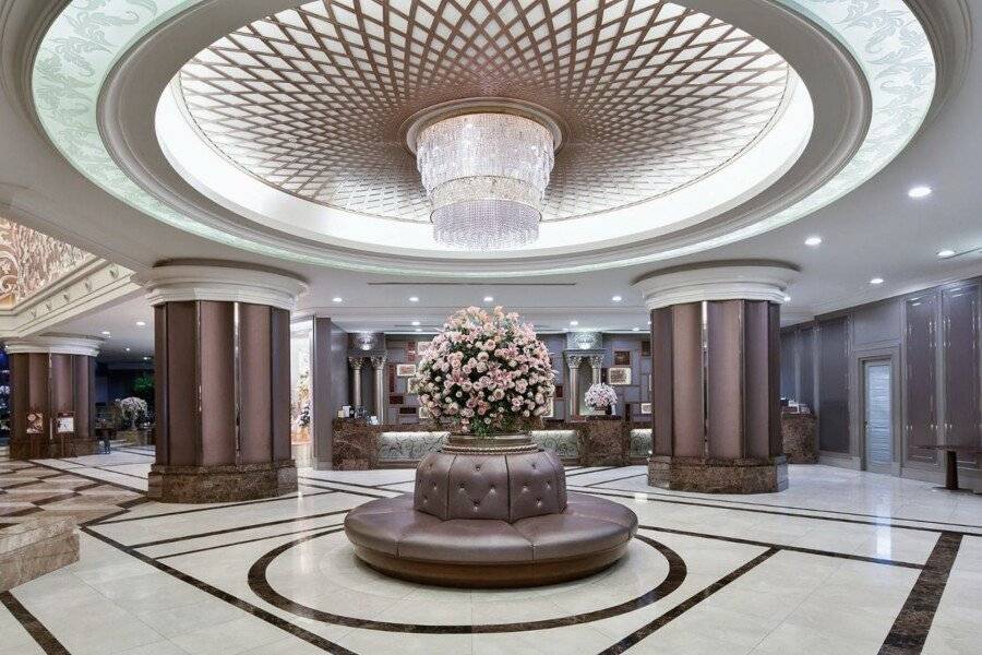 The Berkeley Hotel Pratunam - SHA Extra Plus lobby