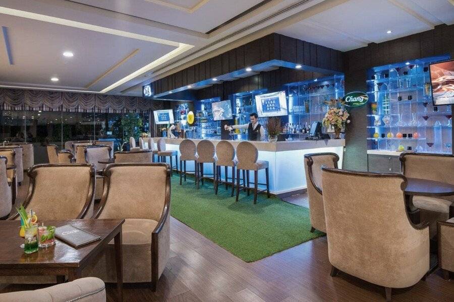 The Berkeley Hotel Pratunam - SHA Extra Plus bar