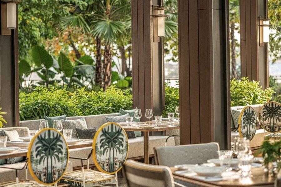 Four Seasons Hotel Bangkok at Chao Phraya River restaurant,garden