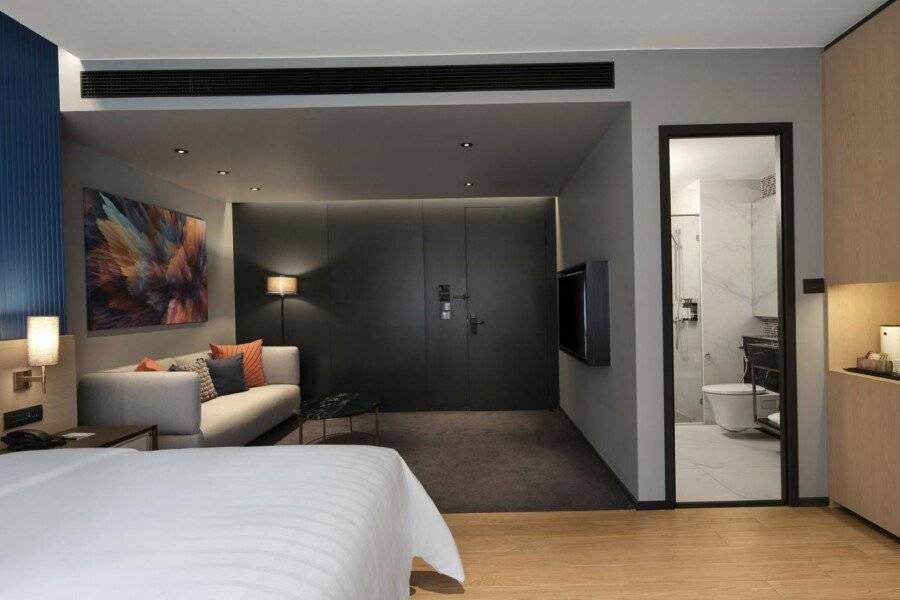 Sindhorn Midtown Hotel hotel bedroom