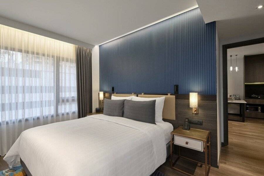 Sindhorn Midtown Hotel hotel bedroom