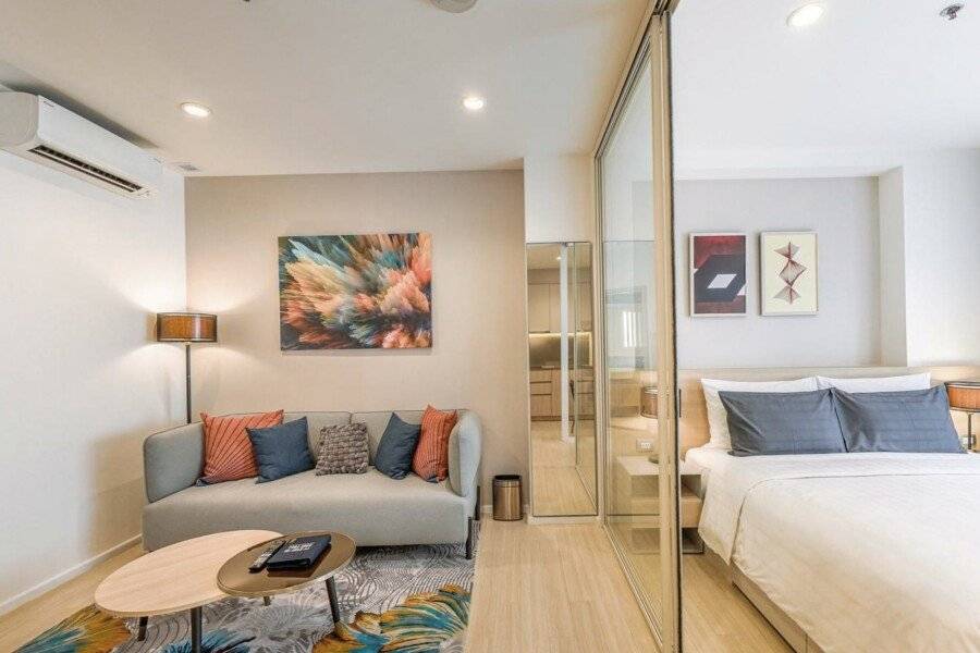 Sindhorn Midtown Hotel hotel bedroom