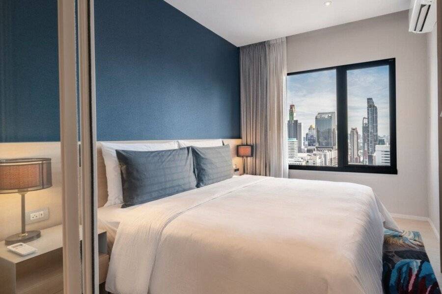 Sindhorn Midtown Hotel hotel bedroom,ocean view