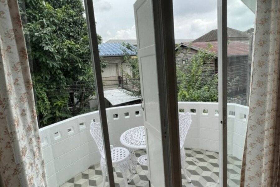 RoomQuest Rim Praya Dinsor Road balcony