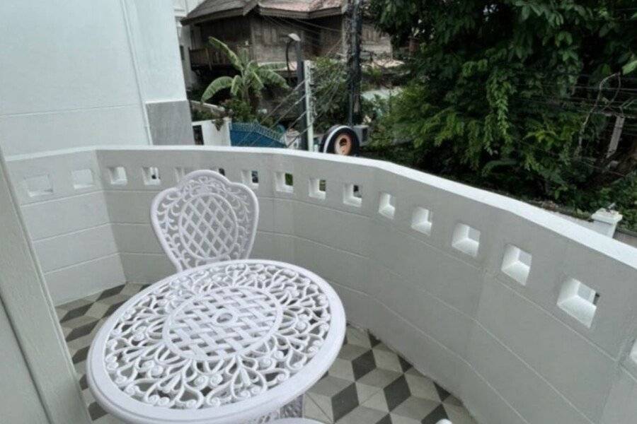 RoomQuest Rim Praya Dinsor Road balcony