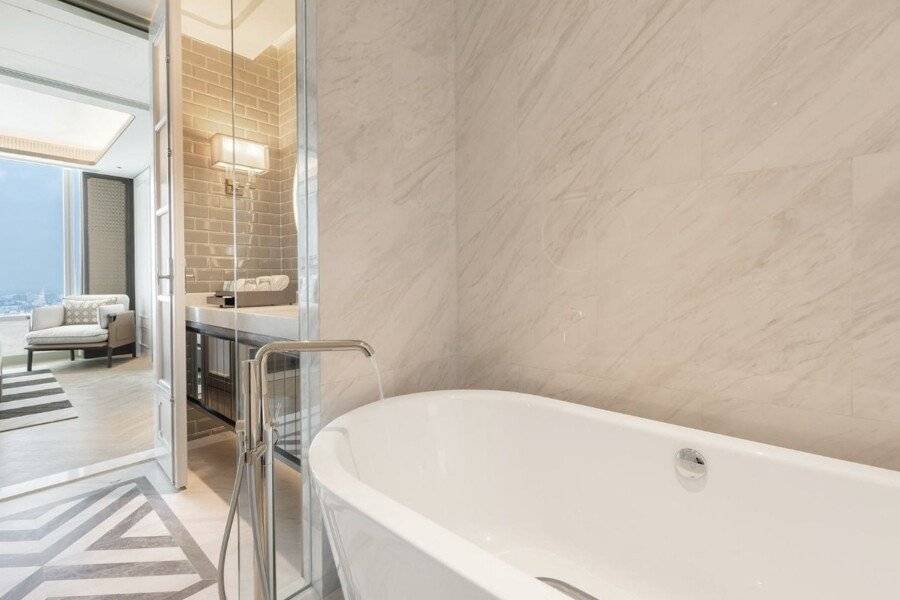 Eastin Grand Hotel Phayathai bathtub