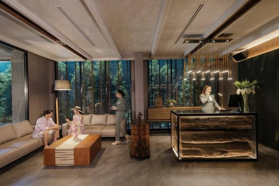 Ten Six Hundred, Chao Phraya by Preference lobby,front desk