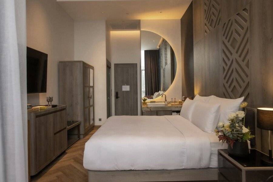 Ten Six Hundred, Chao Phraya by Preference hotel bedroom