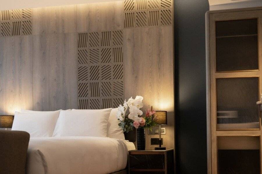 Ten Six Hundred, Chao Phraya by Preference hotel bedroom