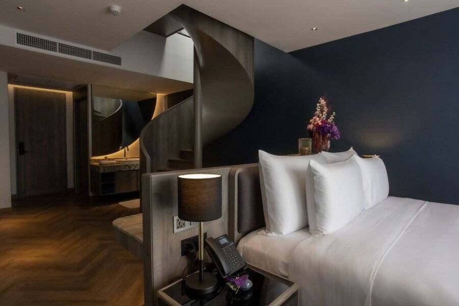 Ten Six Hundred, Chao Phraya by Preference hotel bedroom