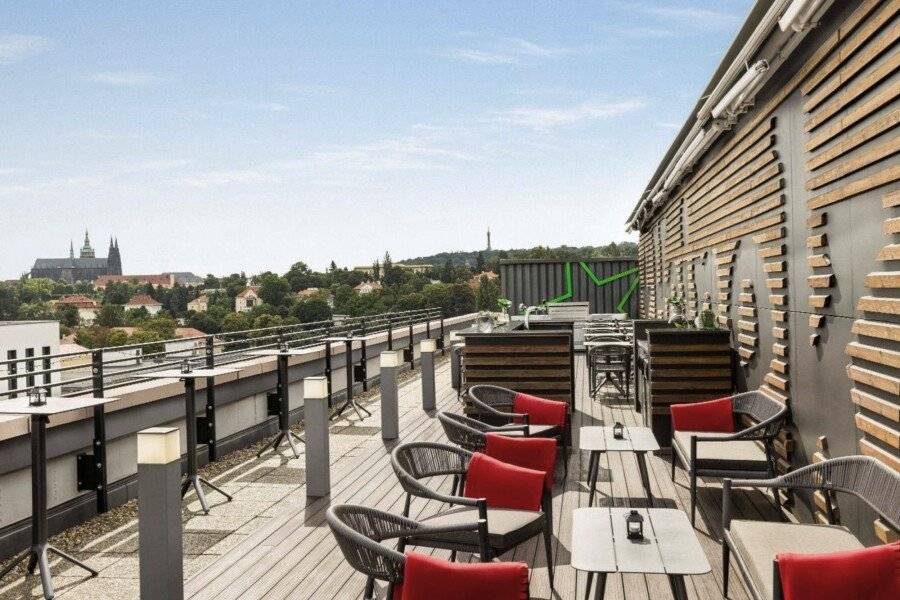 Vienna House by Wyndham Diplomat rooftop pool,bar,ocean view