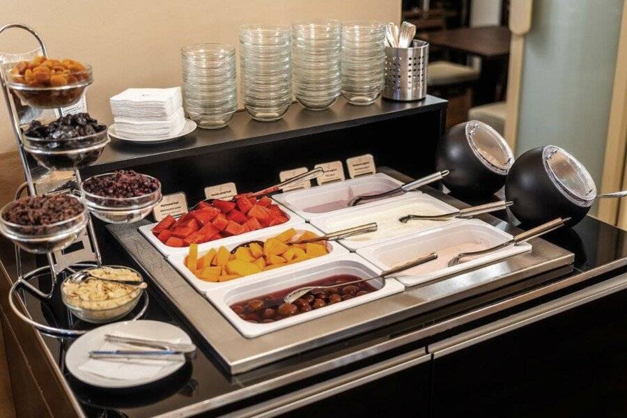 Hotel Elite Prague breakfast