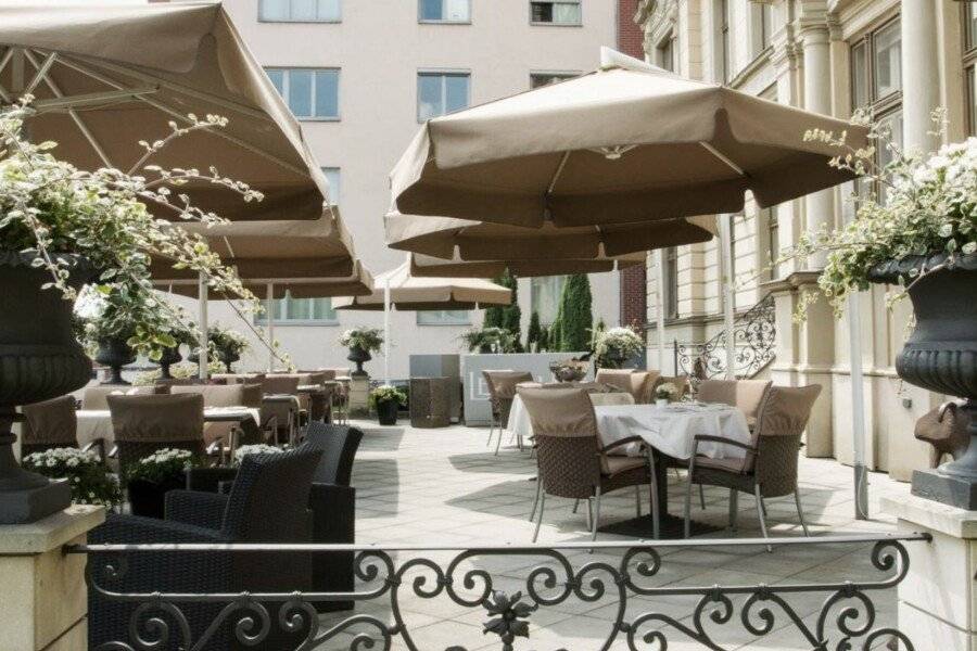 Le Palais Art Hotel Prague restaurant,garden