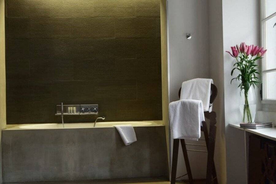 Design Hotel Neruda bathtub