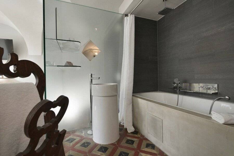 Design Hotel Neruda bathtub