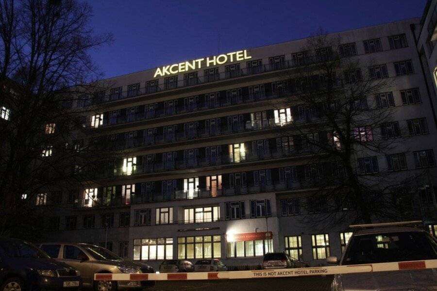 Akcent hotel facade