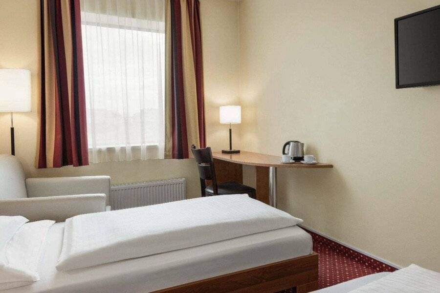 Amedia Express Prague hotel bedroom