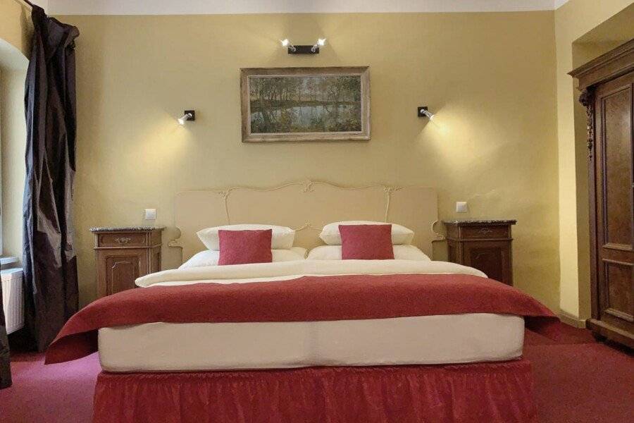 Small Luxury Palace Residence hotel bedroom