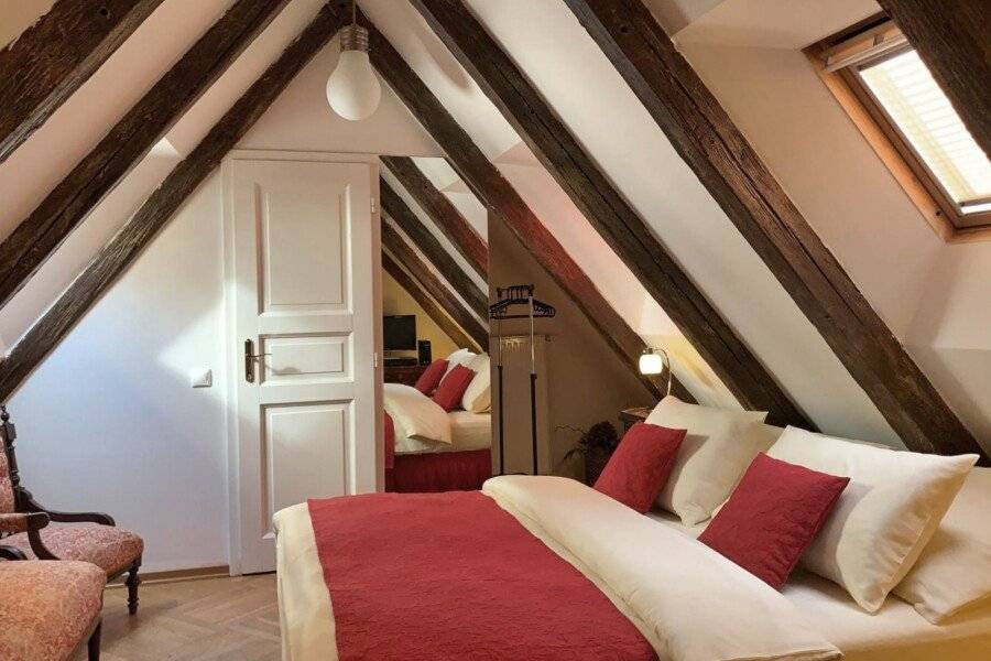 Small Luxury Palace Residence hotel bedroom