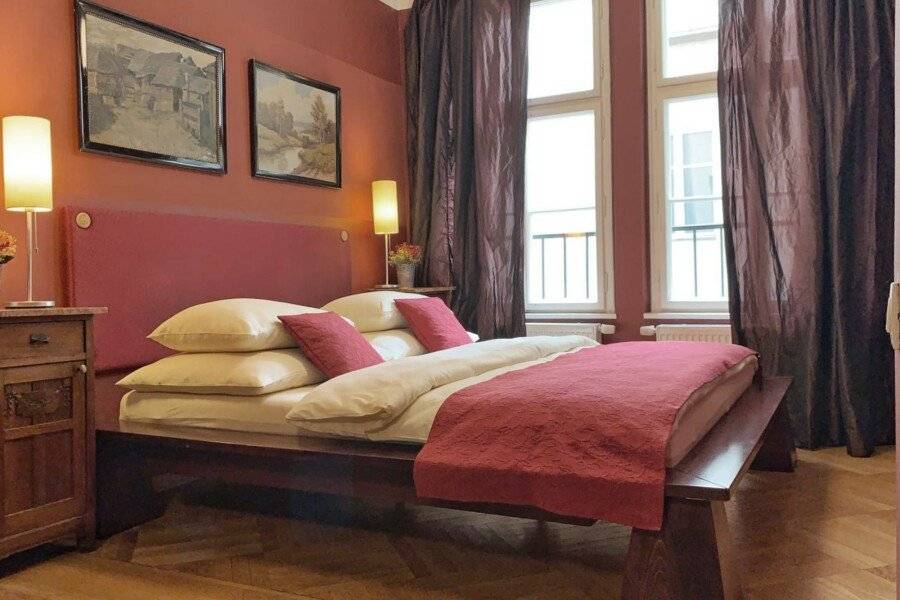 Small Luxury Palace Residence hotel bedroom