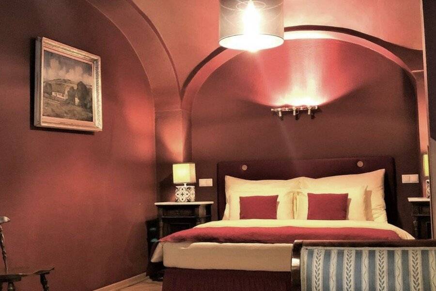 Small Luxury Palace Residence hotel bedroom