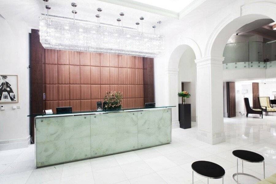 Hotel KINGS COURT lobby,front desk