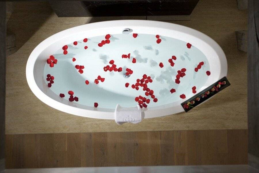 Hotel KINGS COURT bathtub,