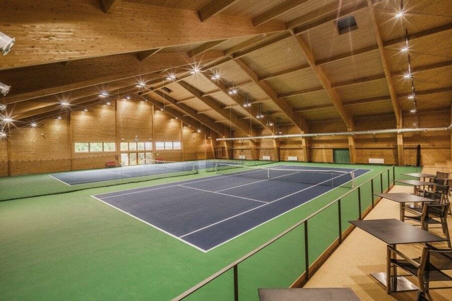 Park Holiday Congress & Wellness Hotel tennis